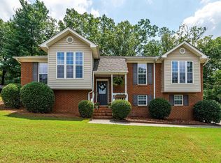 1422 Secretariat Dr, Helena, AL 35080