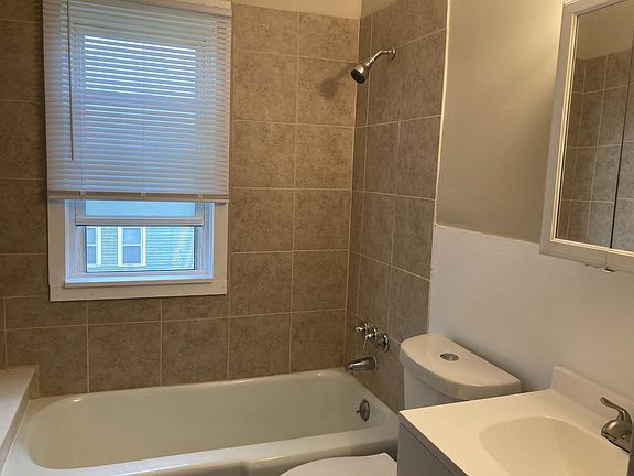 5th image of 2808 E 124th St