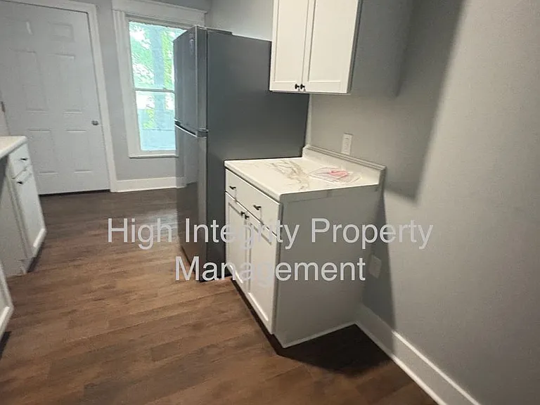 353 W Water St — Photo 6