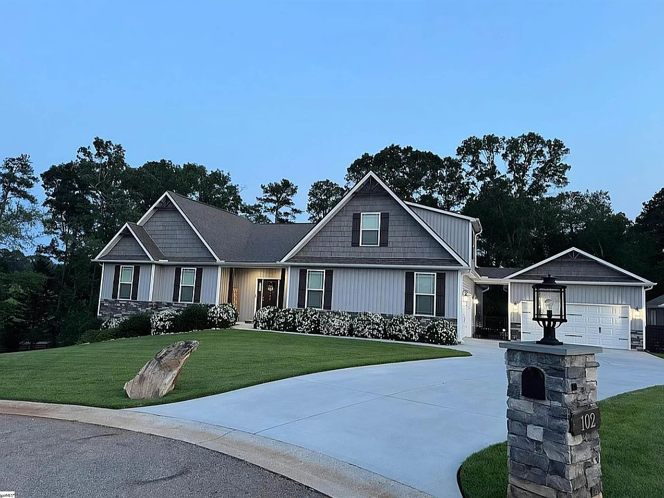 1st image of 102 Pawleys Ct