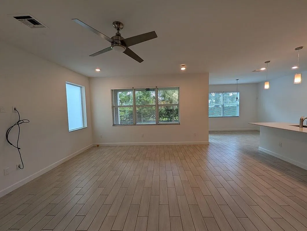 4 bed, 2.5 bath, 2499 sqft, $4,750 — Photo 3