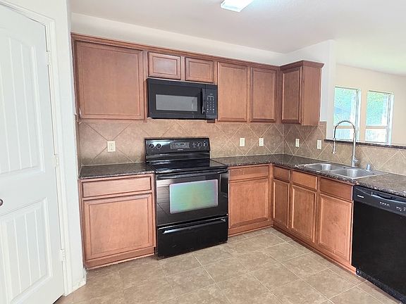 5th image of 3320 Dumas Dr