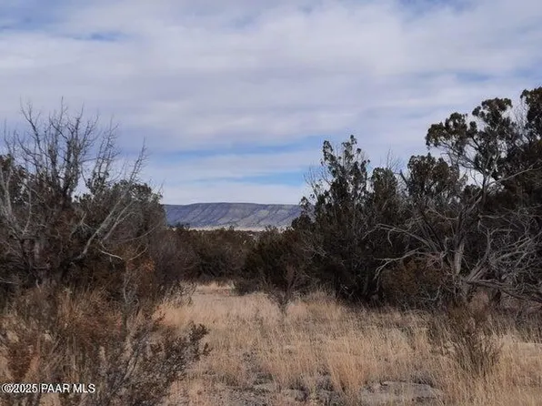 4719 W Calle Ines, Seligman, AZ 86337