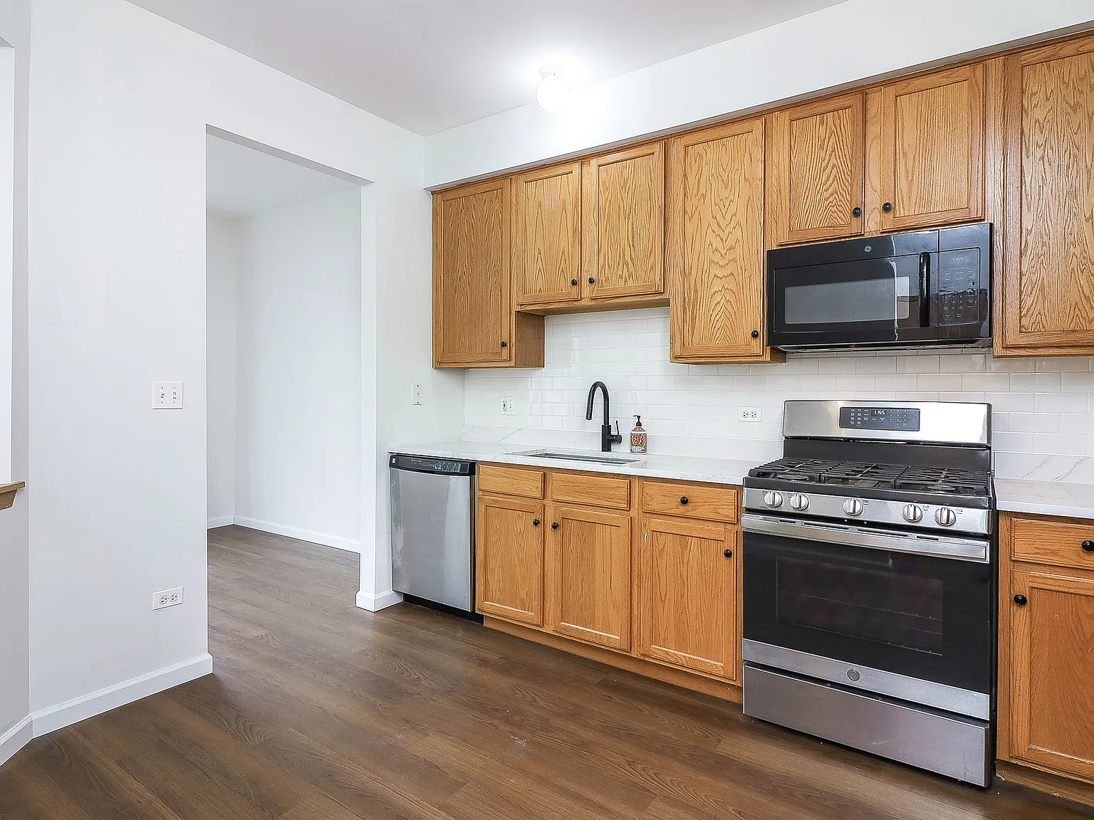3 bed, 2.5 bath, $2,850 — Photo 4