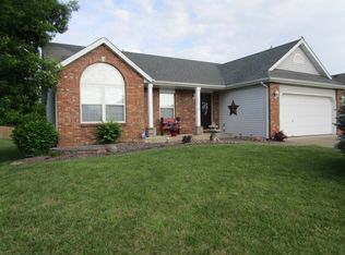1501 Fairoaks Dr, Troy, IL 62294