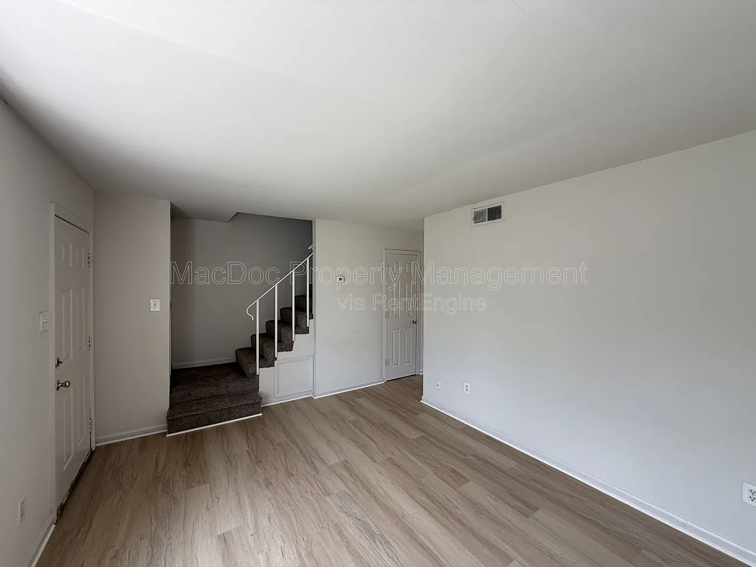 2 bed, 1.5 bath, 950 sqft, $1,645 — Photo 3