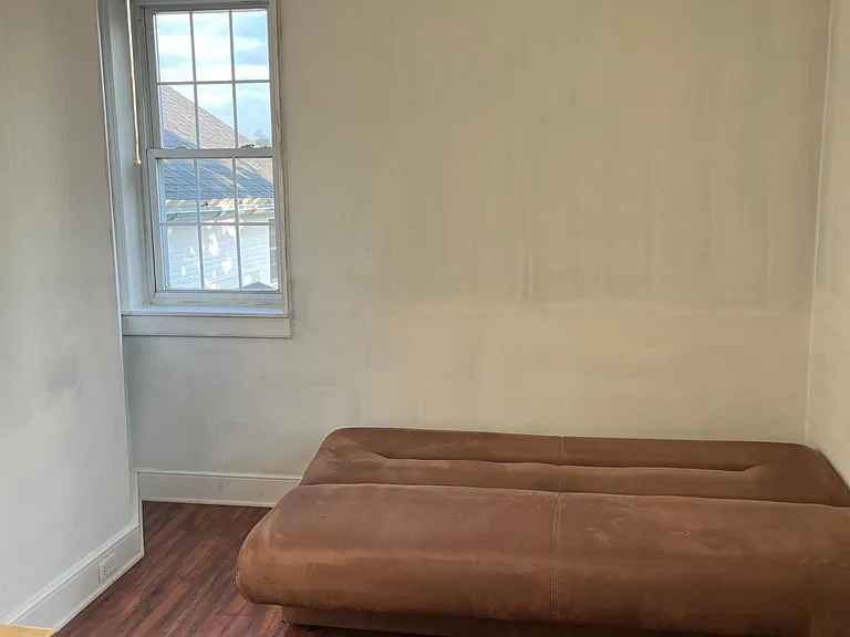 Small 4th bedroom