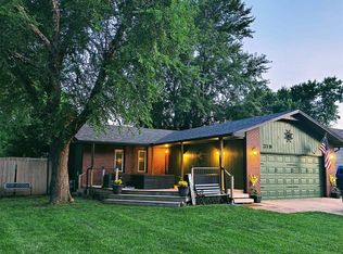 319 Sandalwood Dr, Haysville, KS 67060