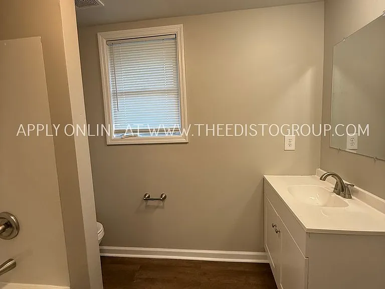 587 Bayne St SE — Photo 9