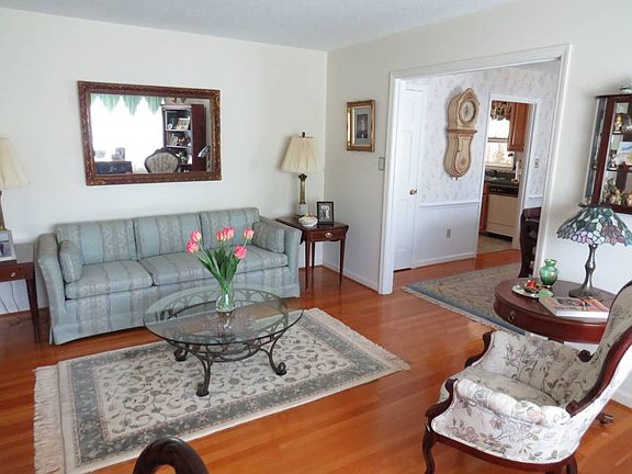 3rd image of 1276 Sherwood Cir