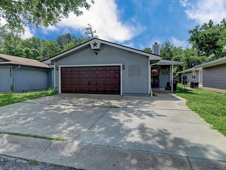 8809 E 109th Ter