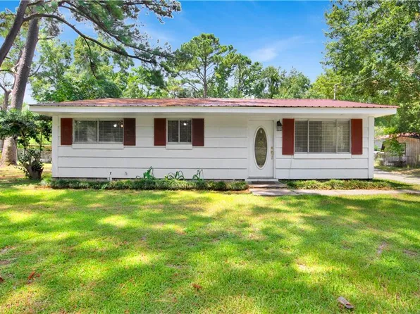 8461 Bayou Dr, Bayou La Batre, AL 36509