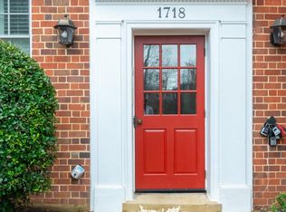 1718 W Abingdon Dr APT 302, Alexandria, VA 22314