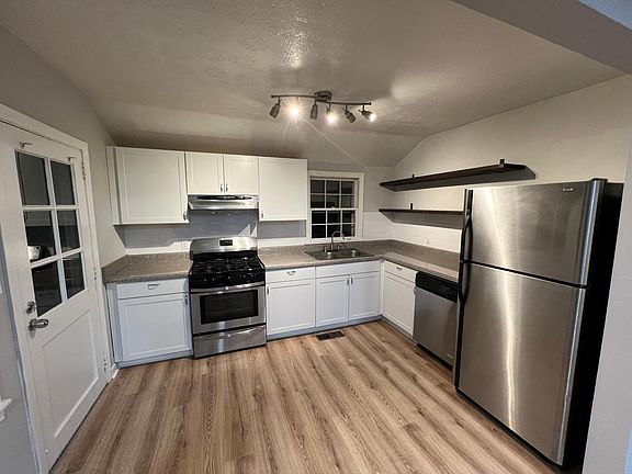 4th image of 696 Glendale Pl SE
