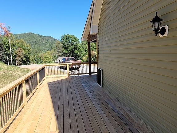 3rd image of 44 English Walnut Ln