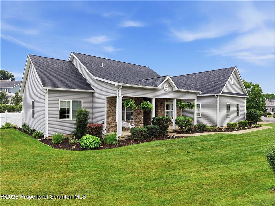 1st image of 146 W Acorn Hill Dr
