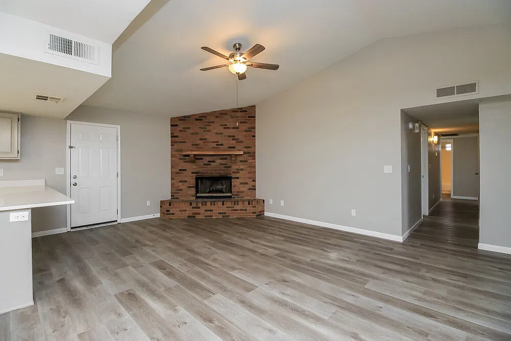 3 bed, 2.0 bath, 1730 sqft, $2,510 — Photo 3