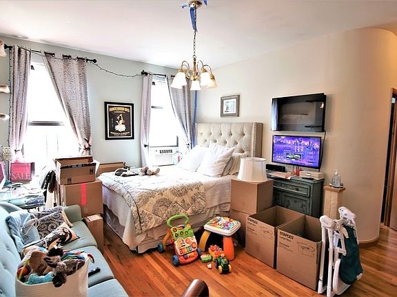 3rd image of 44 W 88th St APT 11