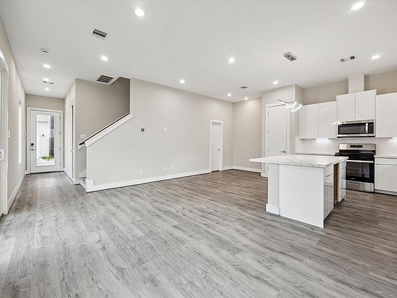4th image of 863 Prosper St