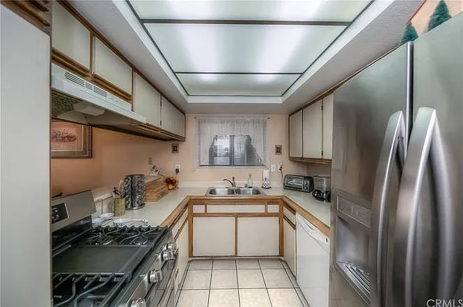 553 Park Shadow Ct — Photo 2