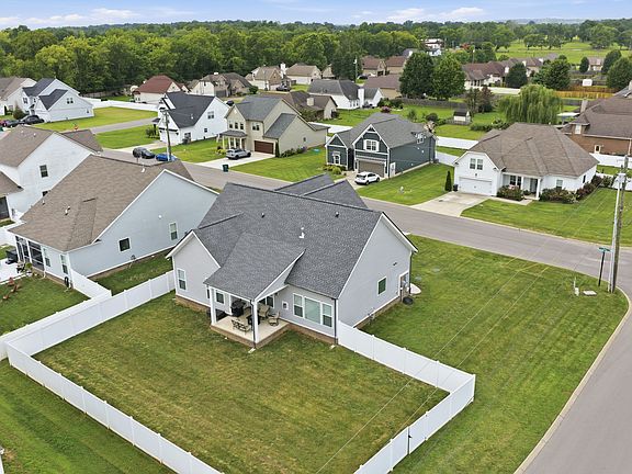 3rd image of 501 Janis Ln