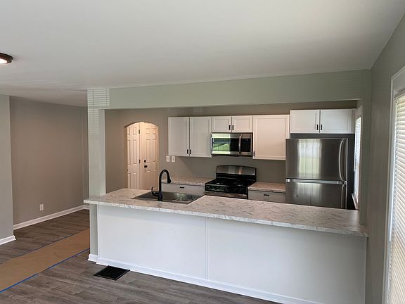 5th image of 307-309 Central Ave