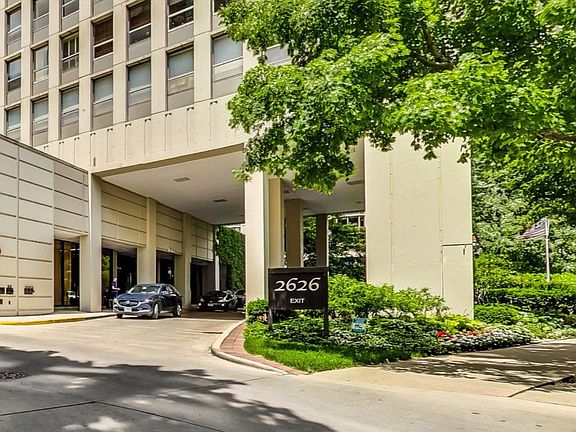 2nd image of 2626 N Lakeview Ave APT 704