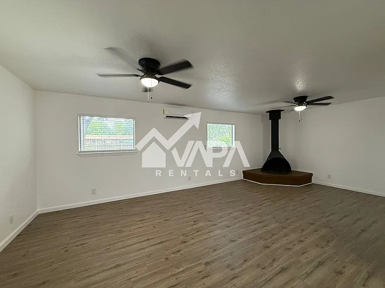 230 Craigmont Ln — Photo 10
