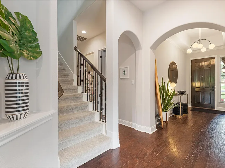 12305 Lostwood Cir — Photo 2