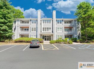 2405 Candlelight Ct, Helmetta, NJ 08828