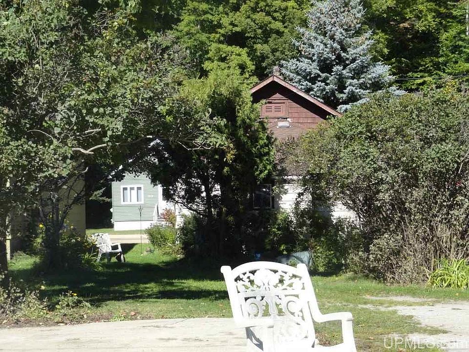 2nd image of 1224 W Munising Ave