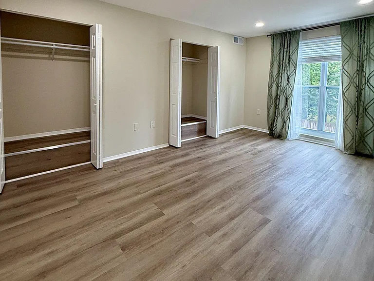 5608 Bloomfield Dr #201 — Photo 8