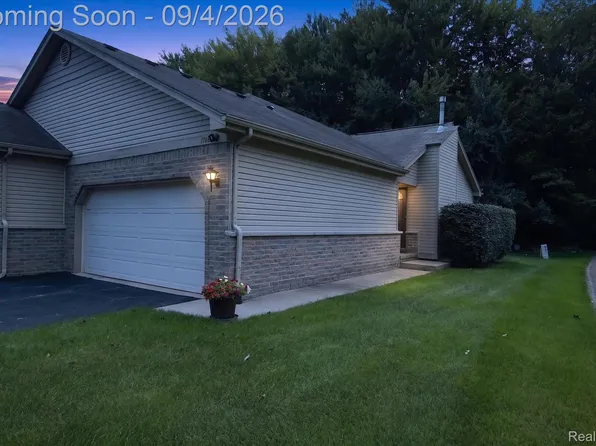 17448 Ava Ct, New Boston, MI 48164