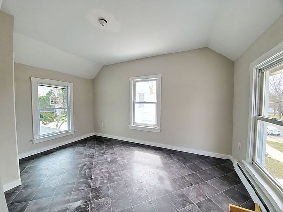 4th image of 407 S 8th St #3