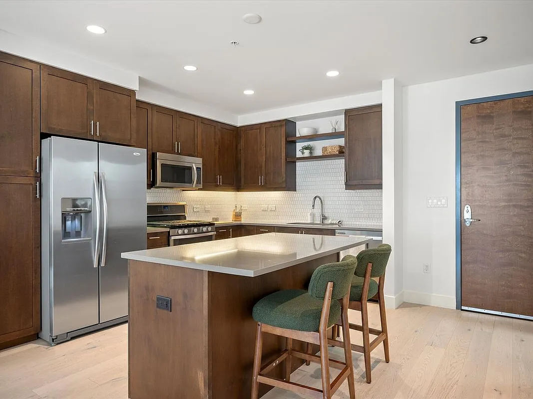 1 bed, 1.0 bath, 793 sqft, $4,000 — Photo 3