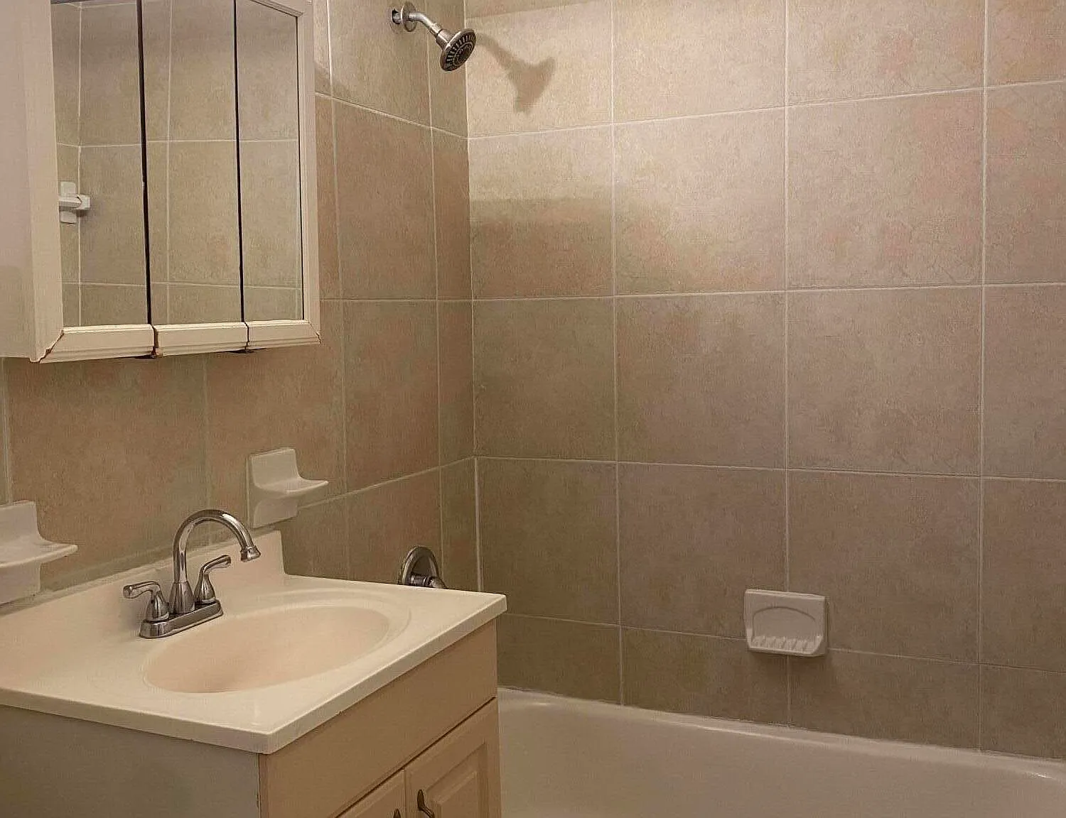 1 bed, 1.0 bath, 1100 sqft, $1,875 — Photo 2