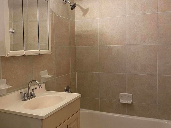 2nd image of 124 Yacht Club Dr APT 1