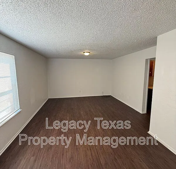 1715 Short St #D — Photo 13