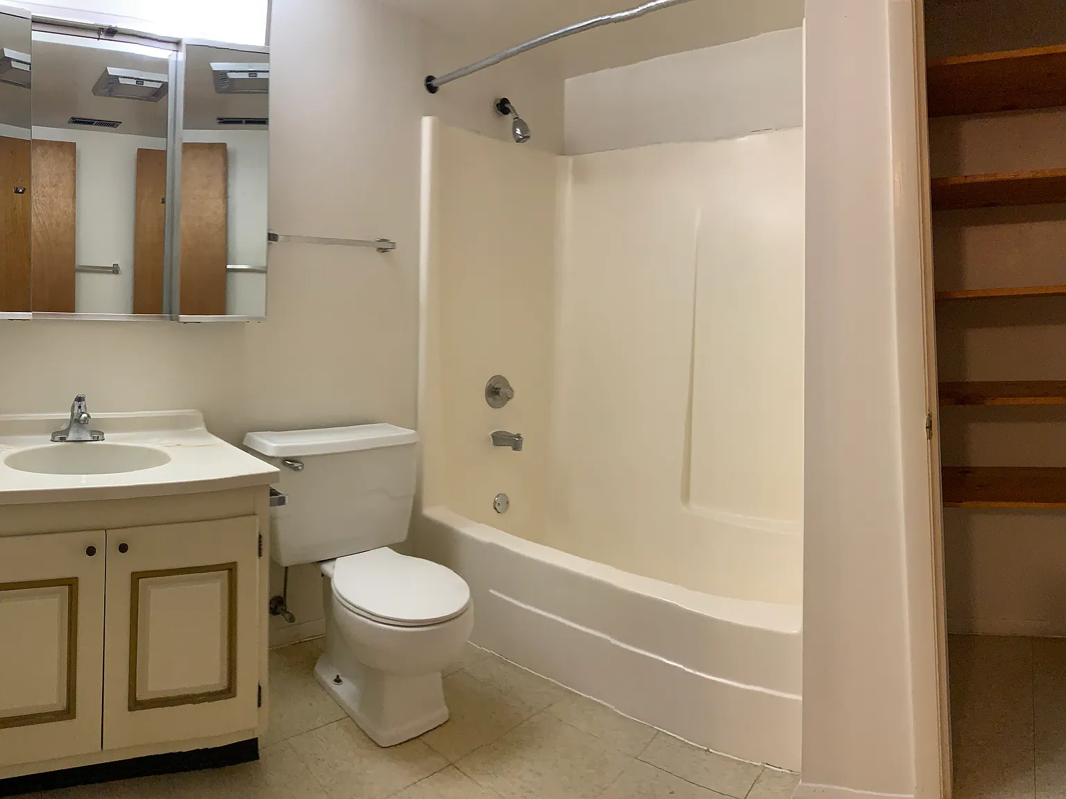 726 Grand Avenue — Photo 4