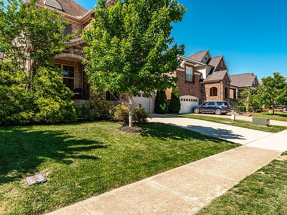 3rd image of 414 Fall Creek Cir
