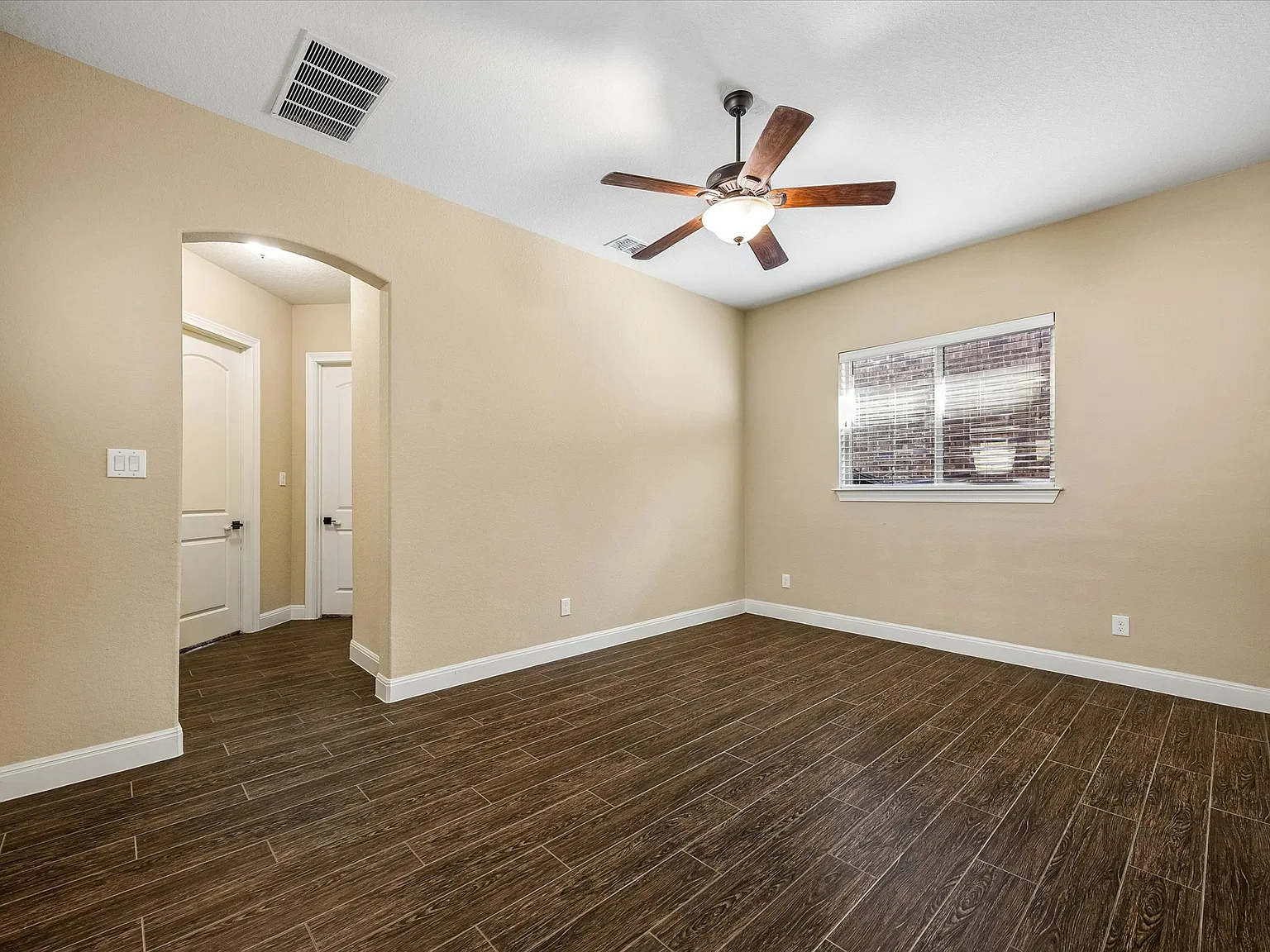 4 bed, 4108 sqft, $7,000 — Photo 4