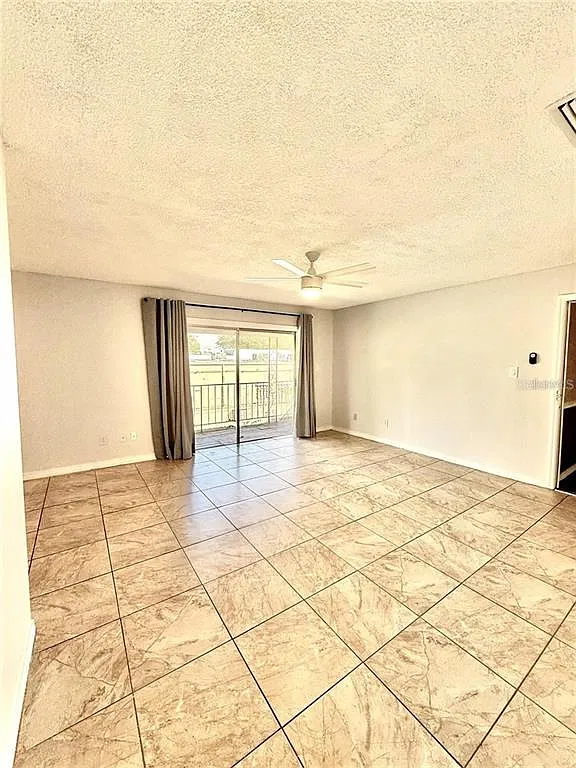 2 bed, 1.0 bath, 891 sqft, $1,600 — Photo 3