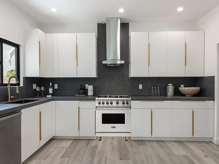 622 N Gardner St — Photo 6