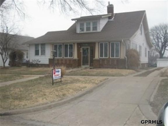 2nd image of 319 2nd Ave