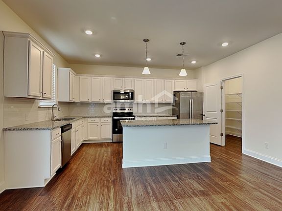 3rd image of 183 Larragan Dr