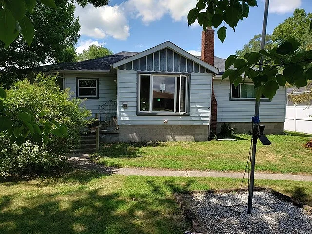 18450 Chicago Ave photo 1