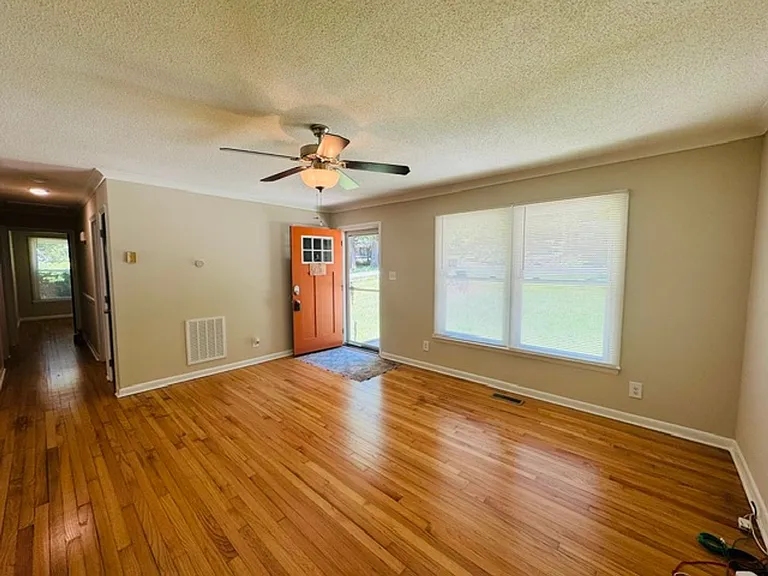 107 Hillbrook Ct — Photo 3