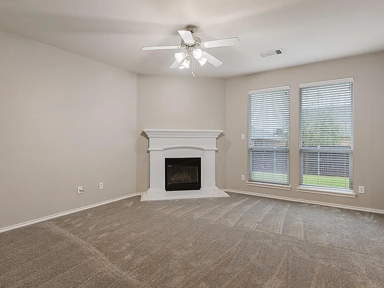 12913 Farmington Dr — Photo 3