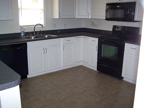 3rd image of 861 Highland Grove Ave