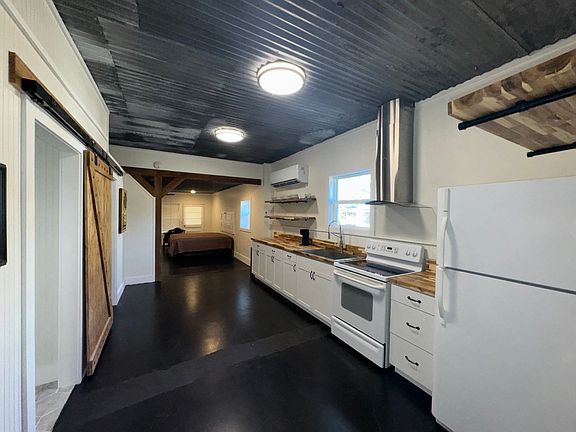 5th image of 2924 Jefferson St